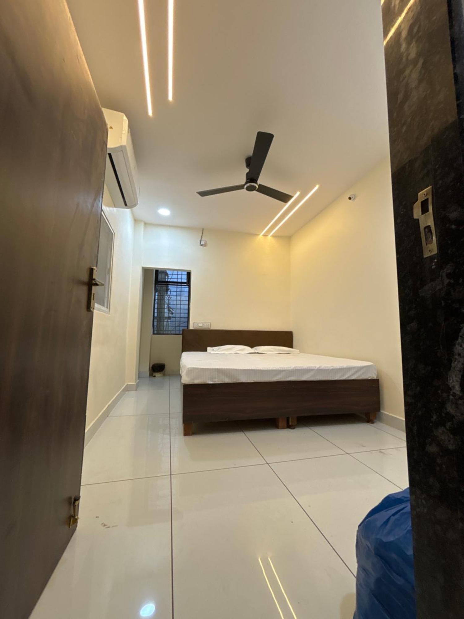 Hotel Shreenidhi Comfort Stay Ujjain Zewnętrze zdjęcie