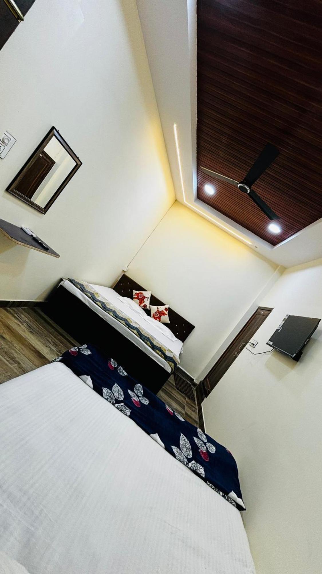 Hotel Shreenidhi Comfort Stay Ujjain Zewnętrze zdjęcie